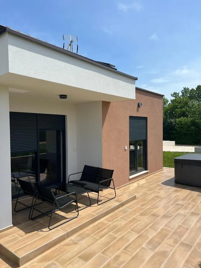 Modern Home Ula Brtonigla